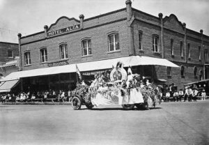 picture of the 1904 Fourth of July Parade