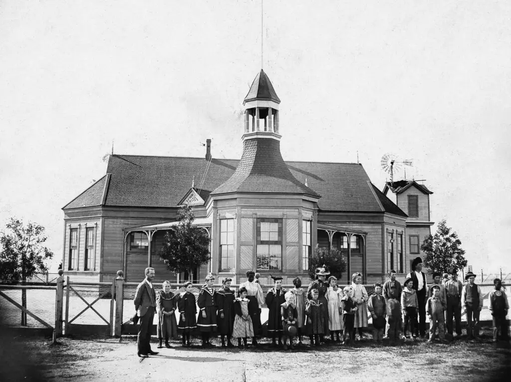 picture of the old Berenda School