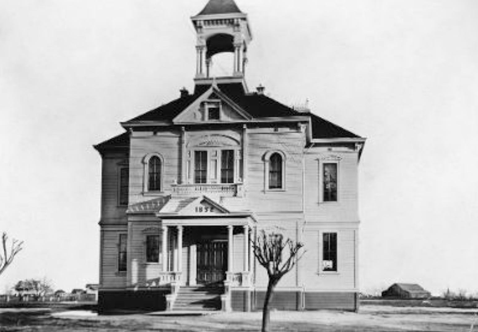 The upper floor of Westside School on Sixth Street served as home for Madera High School until 1903.