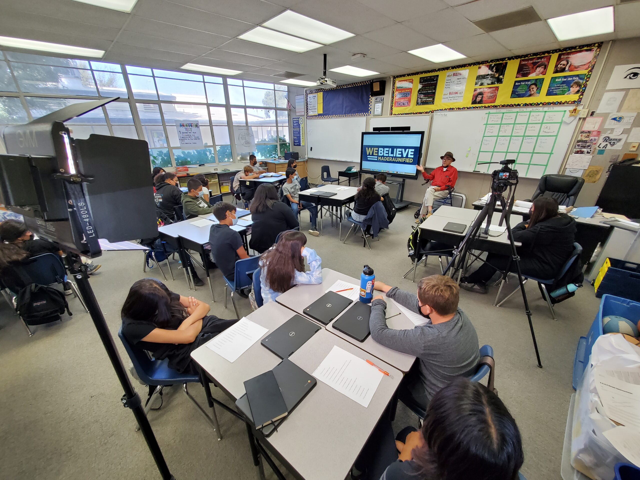 Bill Coate and students in a Madera Method classroom setting
